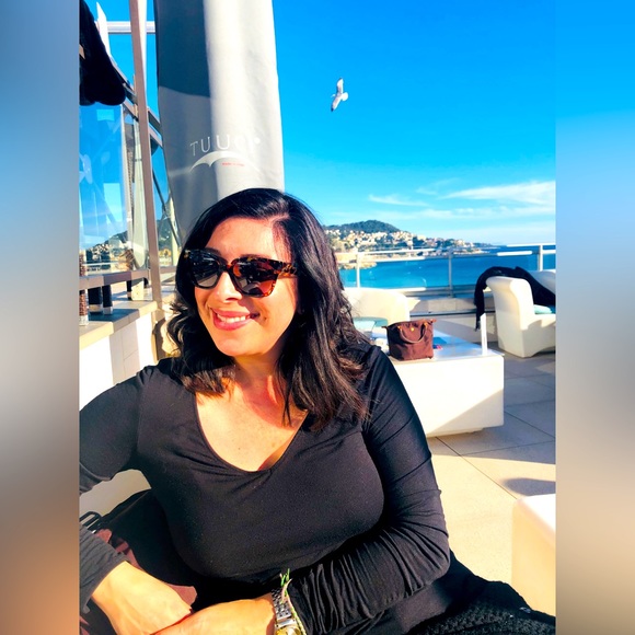 Meet your Posher, Jennifer - Picture 1 of 1